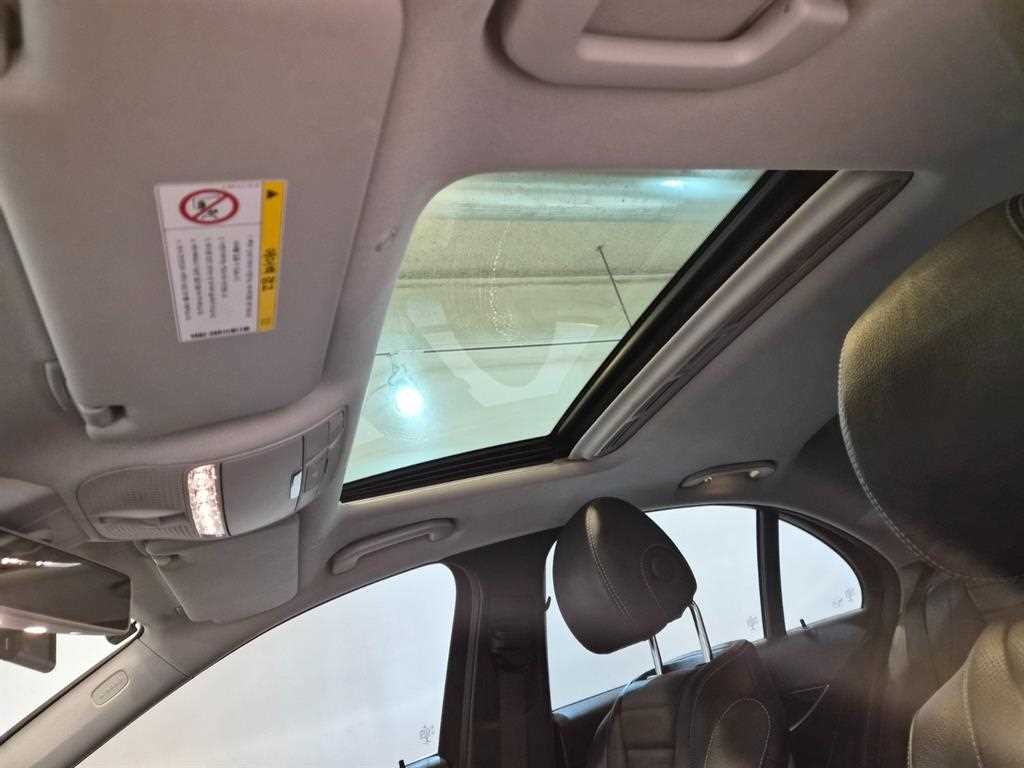 벤츠 E 클래스 E-클래스 W213 E300 4MATIC 아방가르드 이미지 17
