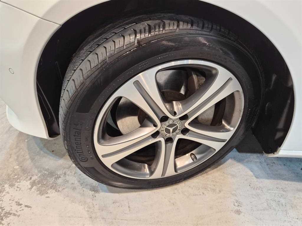 벤츠 E 클래스 E-클래스 W213 E300 4MATIC 아방가르드 이미지 18