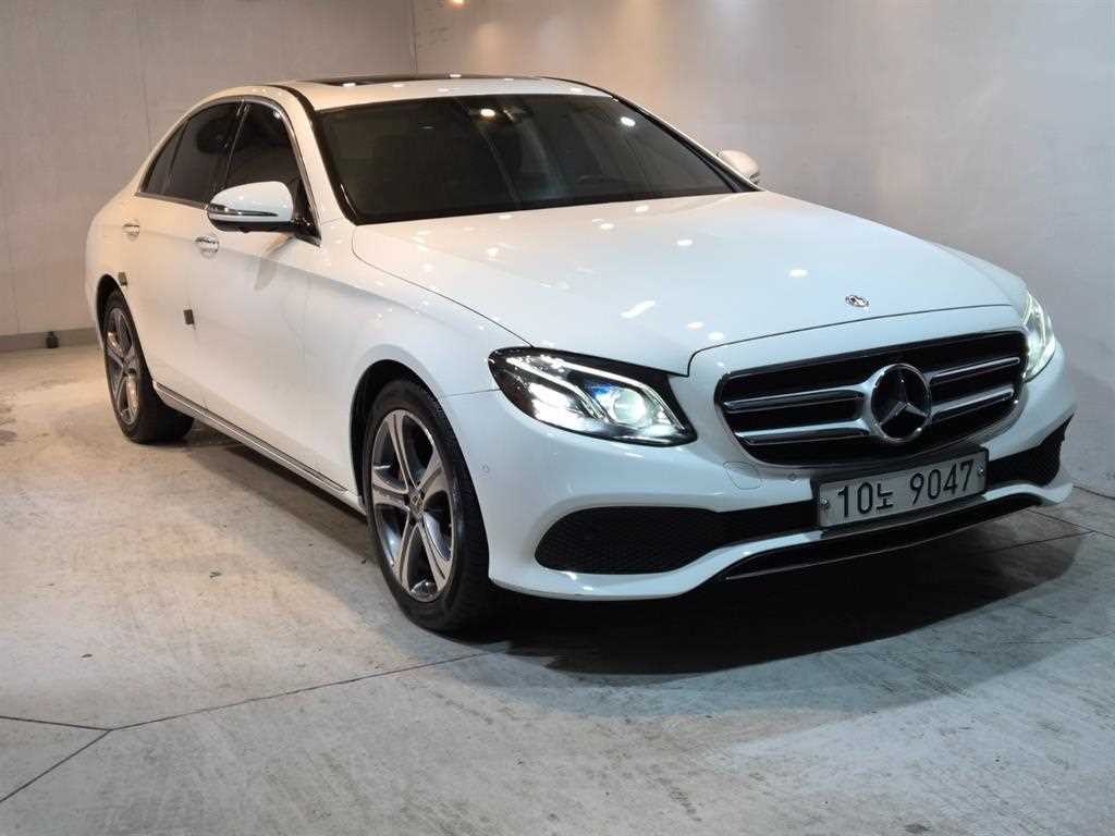 벤츠 E 클래스 E-클래스 W213 E300 4MATIC 아방가르드 이미지 2