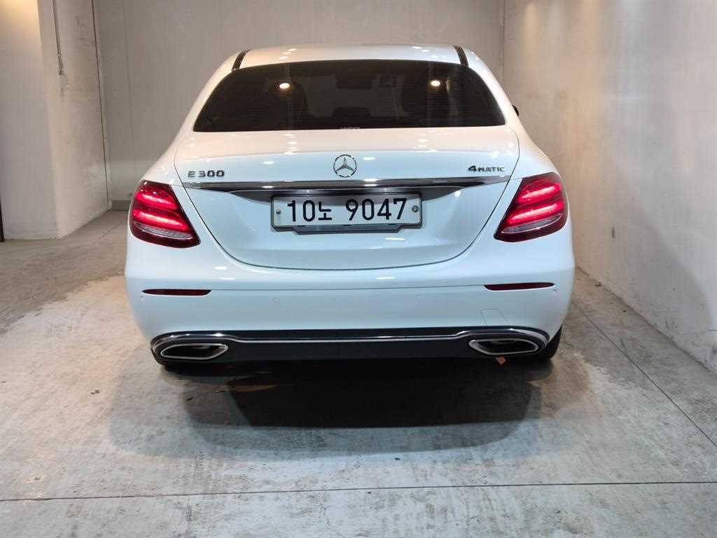 벤츠 E 클래스 E-클래스 W213 E300 4MATIC 아방가르드 이미지 3