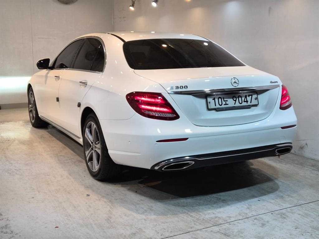 벤츠 E 클래스 E-클래스 W213 E300 4MATIC 아방가르드 이미지 4
