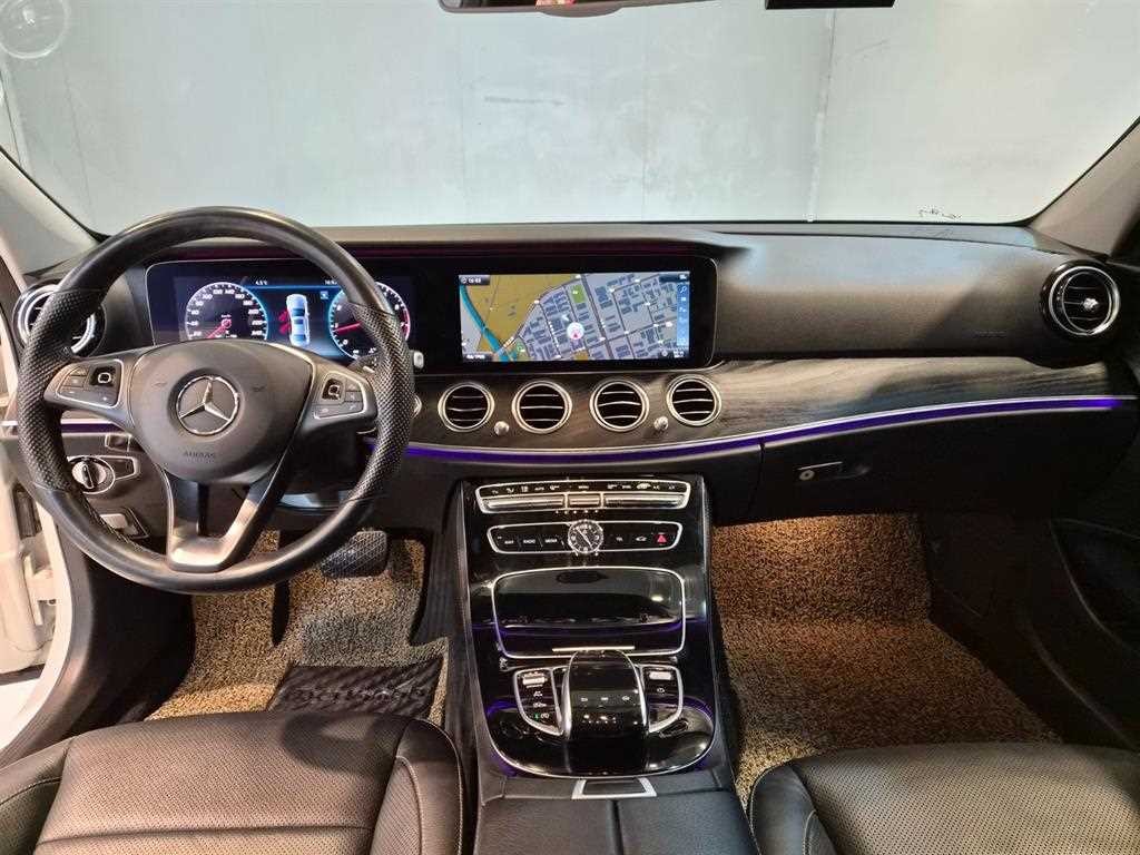 벤츠 E 클래스 E-클래스 W213 E300 4MATIC 아방가르드 이미지 7