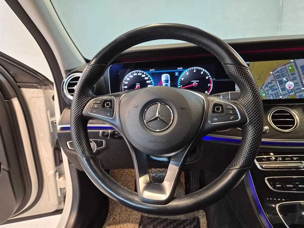 벤츠 E 클래스 E-클래스 W213 E300 4MATIC 아방가르드 이미지 8