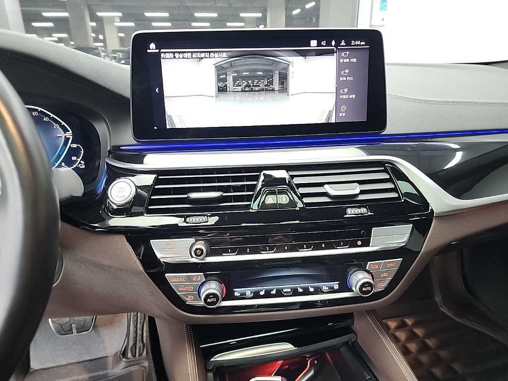 BMW 5시리즈 5시리즈 (G30) 530e M 스포츠 이미지 10