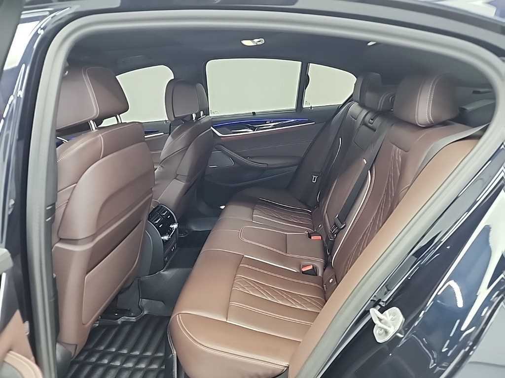 BMW 5시리즈 5시리즈 (G30) 530e M 스포츠 이미지 12