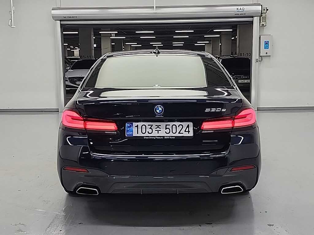 BMW 5시리즈 5시리즈 (G30) 530e M 스포츠 이미지 3