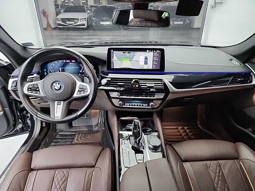 BMW 5시리즈 5시리즈 (G30) 530e M 스포츠 이미지 7
