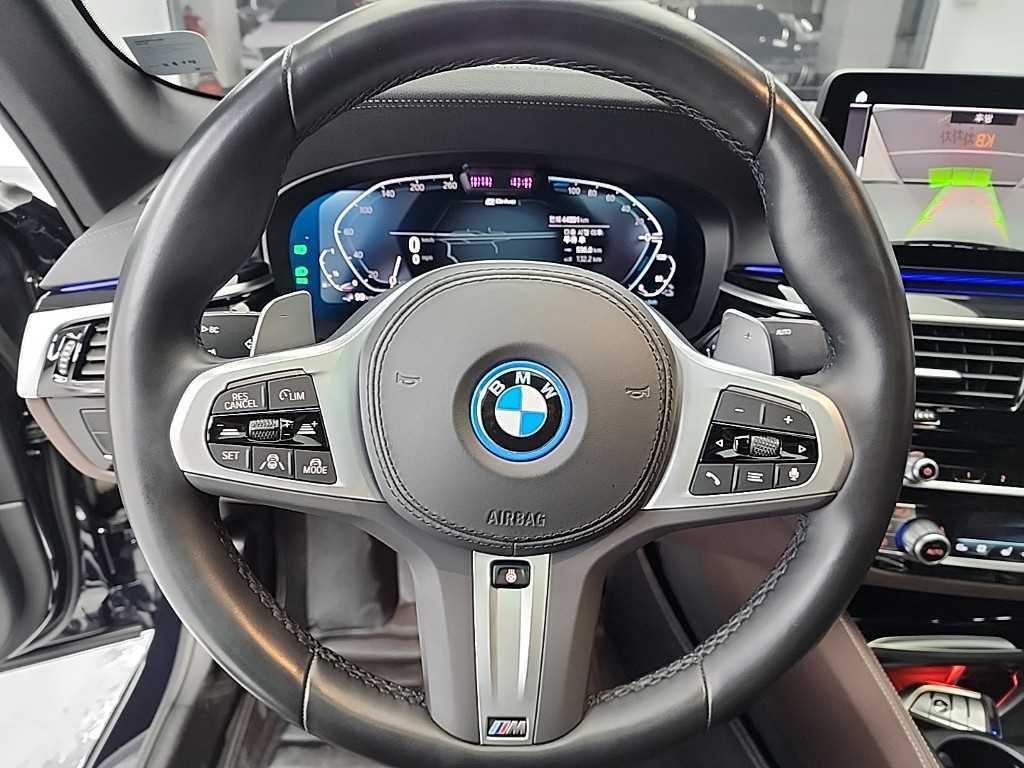 BMW 5시리즈 5시리즈 (G30) 530e M 스포츠 이미지 9