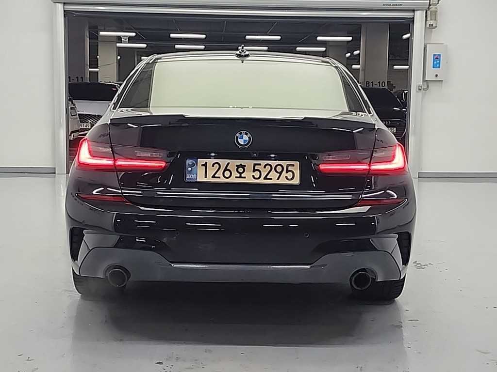 BMW 3시리즈 3시리즈 (G20) 320i M 스포츠 블랙수트 이미지 3