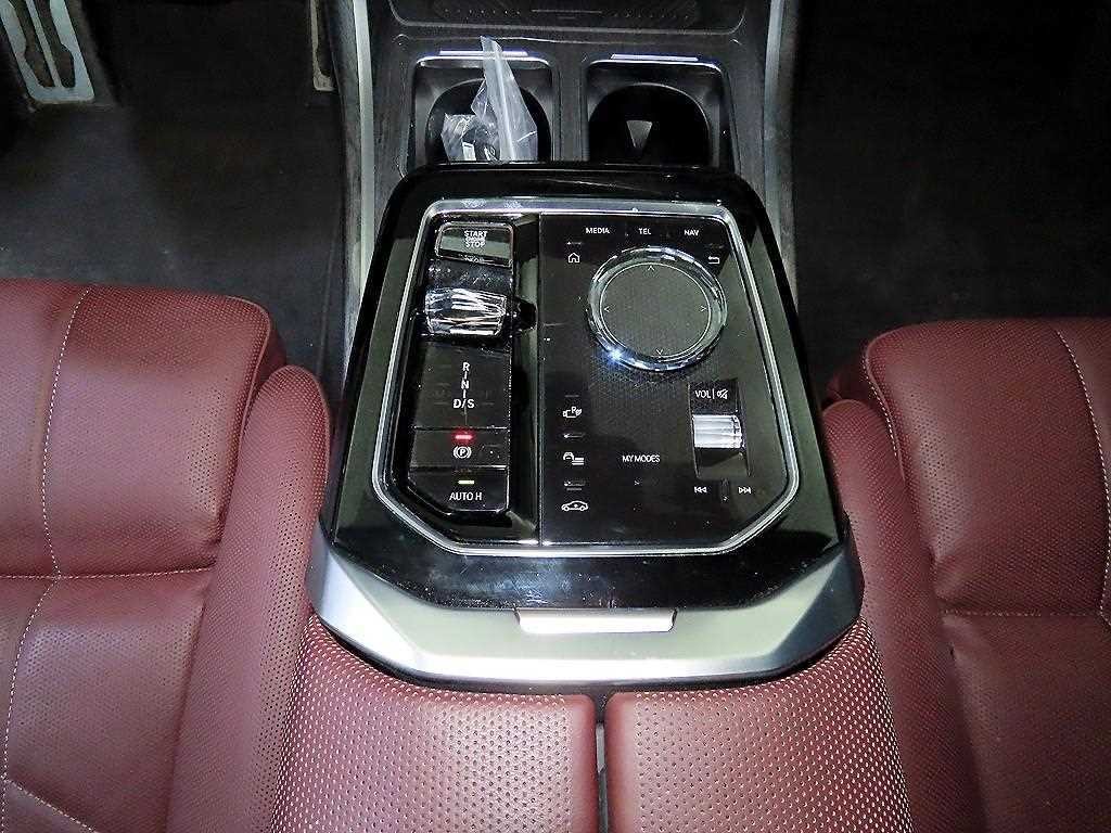 BMW 7시리즈 7시리즈 (G70) 740d xDrive M 스포츠 이미지 12