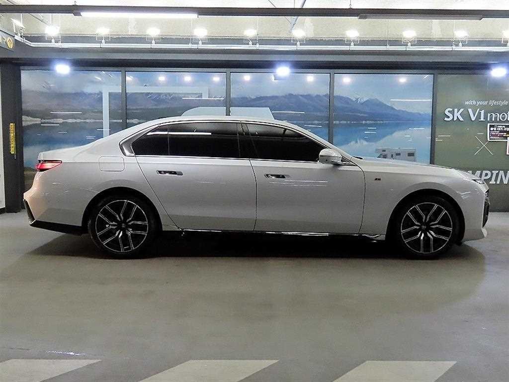 BMW 7시리즈 7시리즈 (G70) 740d xDrive M 스포츠 이미지 3