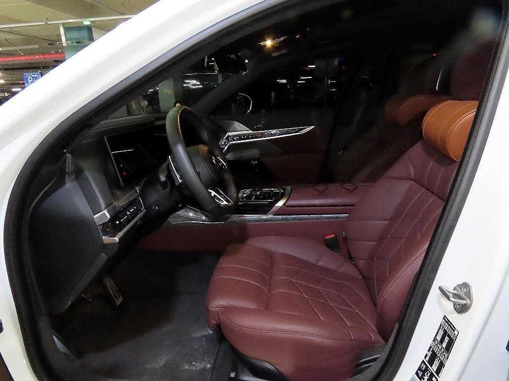 BMW 7시리즈 7시리즈 (G70) 740d xDrive M 스포츠 이미지 6