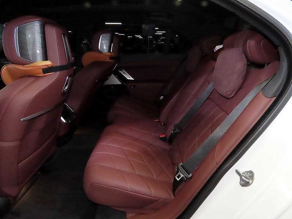 BMW 7시리즈 7시리즈 (G70) 740d xDrive M 스포츠 이미지 7