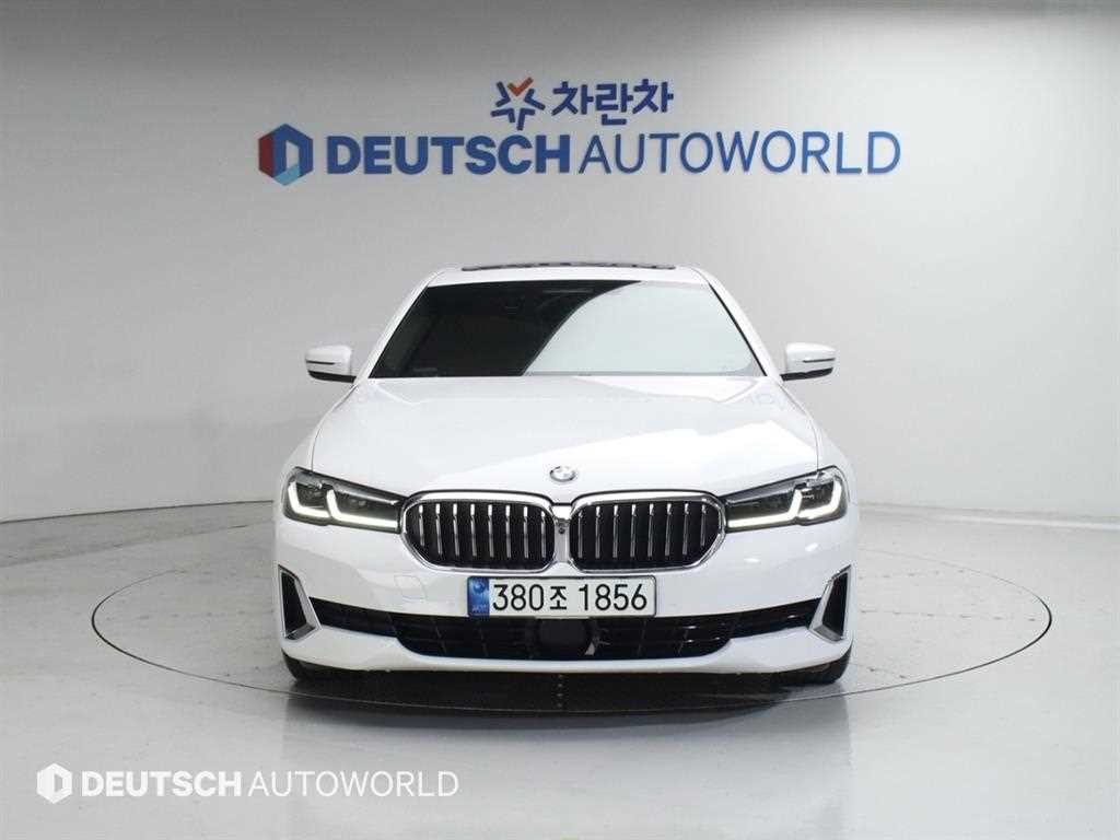 BMW 5시리즈 5시리즈 (G30) 520i 럭셔리 이미지 3