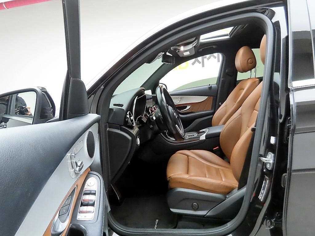 벤츠 GLC 클래스 GLC클래스 X253 GLC 220 d 4MATIC 쿠페 이미지 13