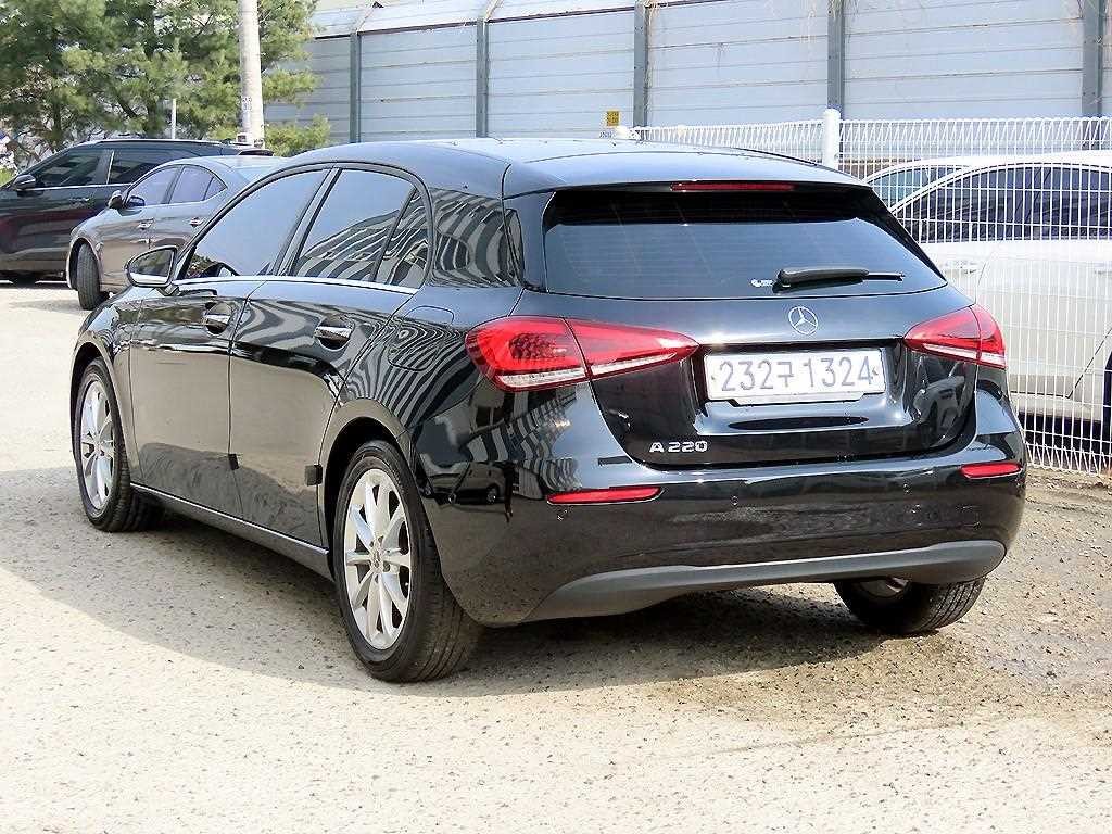 벤츠 A 클래스 A클래스 W177 A220 해치백 이미지 3
