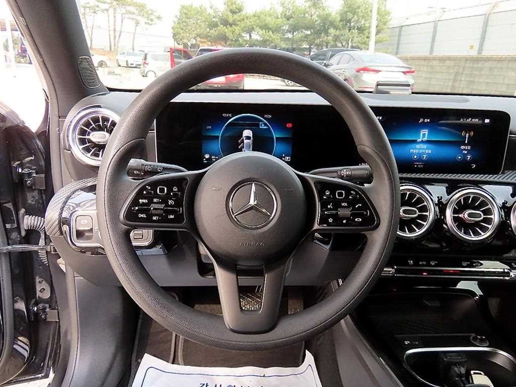 벤츠 A 클래스 A클래스 W177 A220 해치백 이미지 8