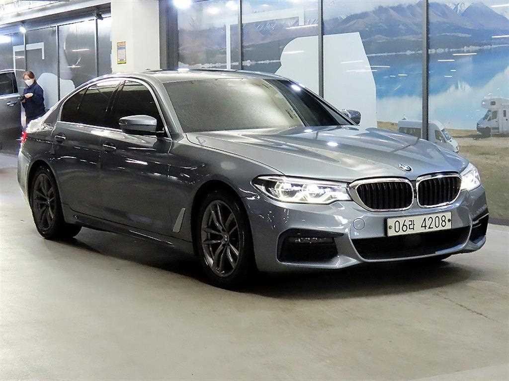 BMW 5시리즈 5시리즈 (G30) 520d M 스포츠 플러스 이미지 1