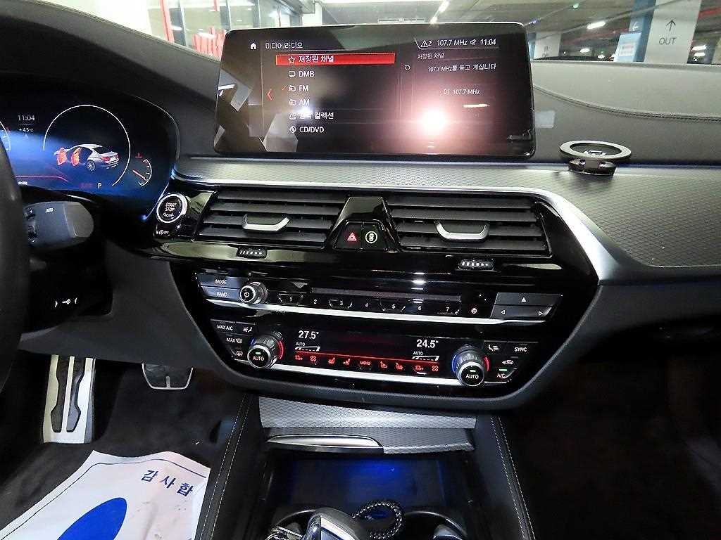 BMW 5시리즈 5시리즈 (G30) 520d M 스포츠 플러스 이미지 11