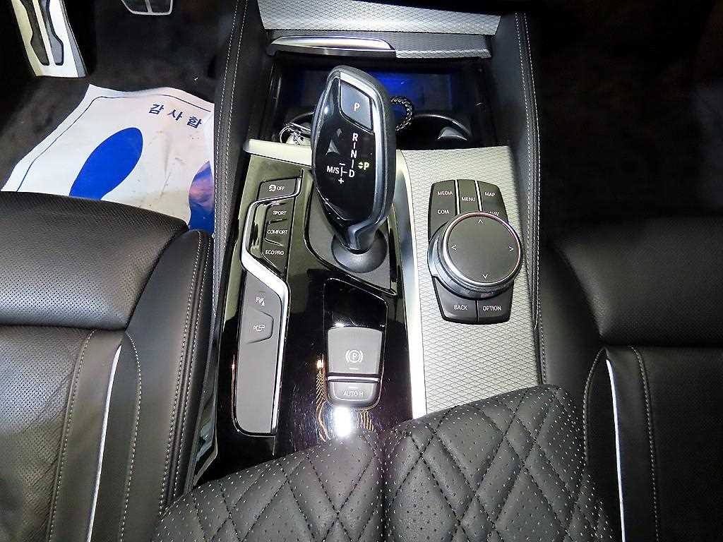 BMW 5시리즈 5시리즈 (G30) 520d M 스포츠 플러스 이미지 12
