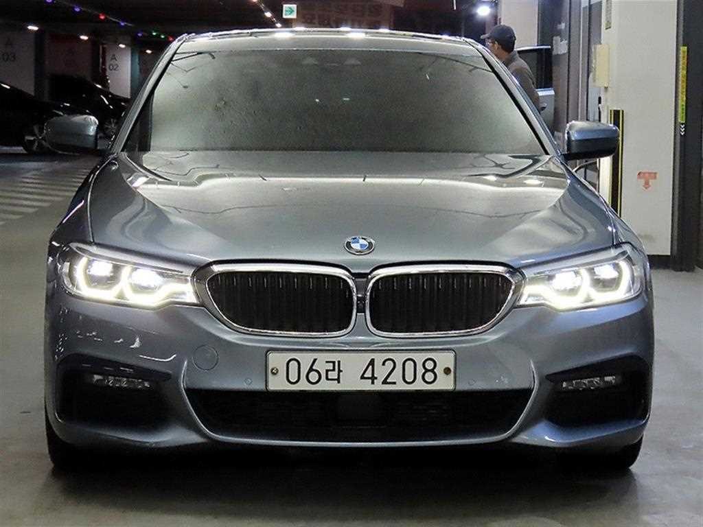 BMW 5시리즈 5시리즈 (G30) 520d M 스포츠 플러스 이미지 2