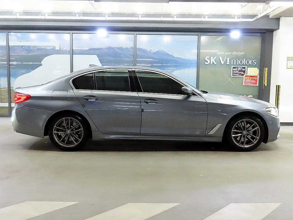 BMW 5시리즈 5시리즈 (G30) 520d M 스포츠 플러스 이미지 3