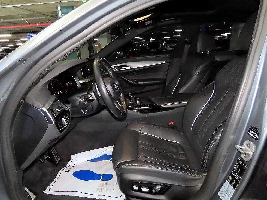 BMW 5시리즈 5시리즈 (G30) 520d M 스포츠 플러스 이미지 6
