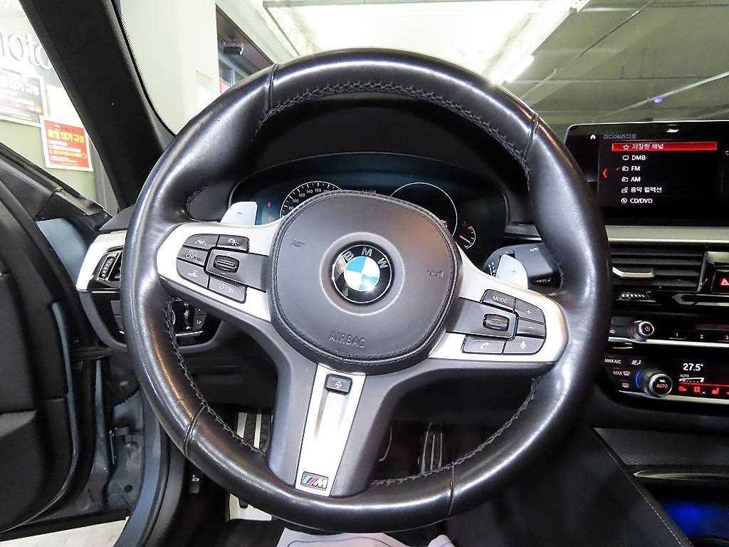 BMW 5시리즈 5시리즈 (G30) 520d M 스포츠 플러스 이미지 8