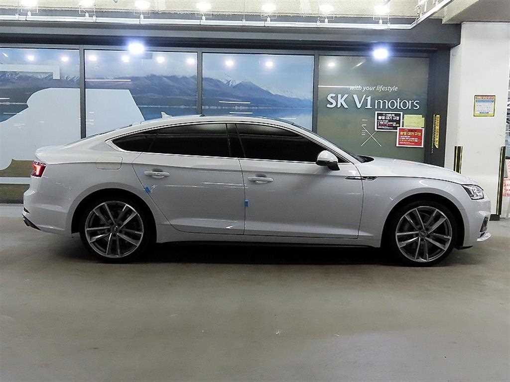 아우디 A5 A5 (F5) 45 TFSI 콰트로 프리미엄 스포트백 이미지 3