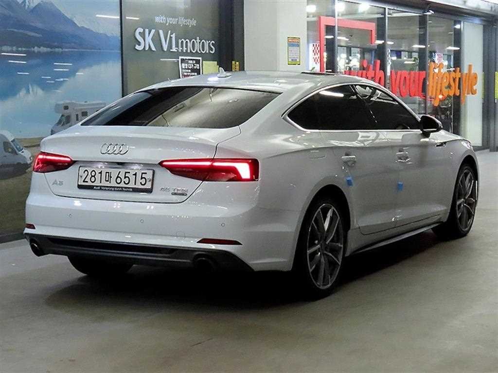 아우디 A5 A5 (F5) 45 TFSI 콰트로 프리미엄 스포트백 이미지 4