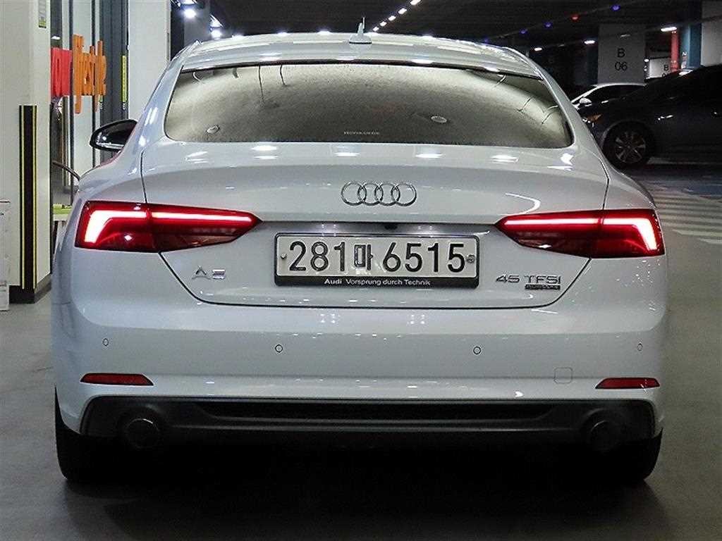 아우디 A5 A5 (F5) 45 TFSI 콰트로 프리미엄 스포트백 이미지 5
