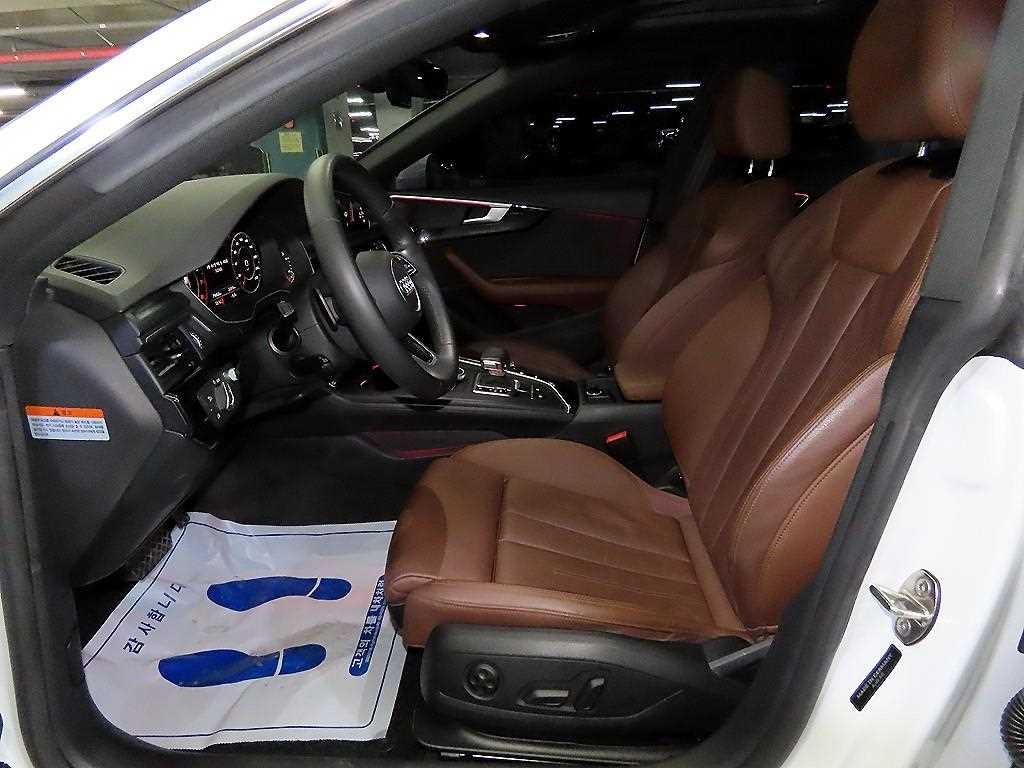아우디 A5 A5 (F5) 45 TFSI 콰트로 프리미엄 스포트백 이미지 6