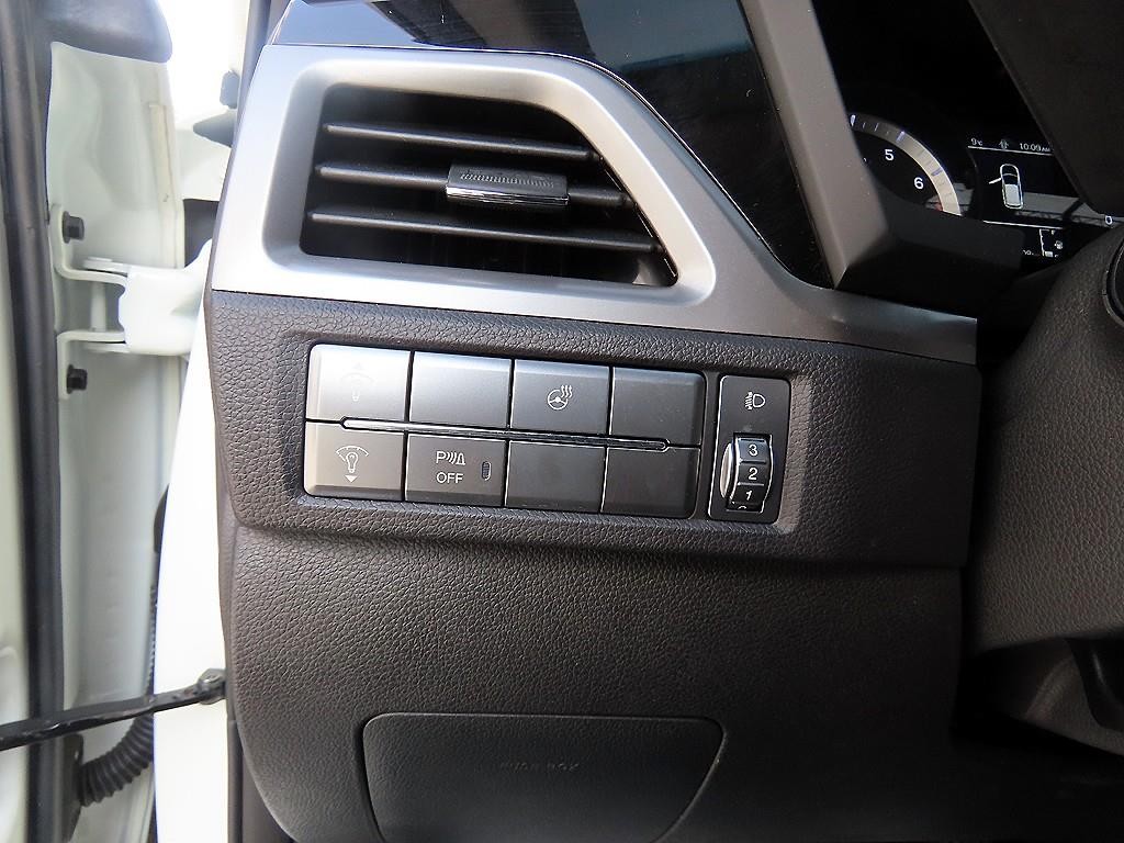 KG모빌리티(쌍용) 코란도 뷰티풀코란도 2WD 가솔린 1.5 C7 이미지 12