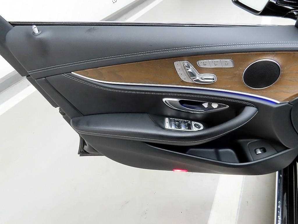 벤츠 E 클래스 E-클래스 W213 E300 아방가르드 이미지 11