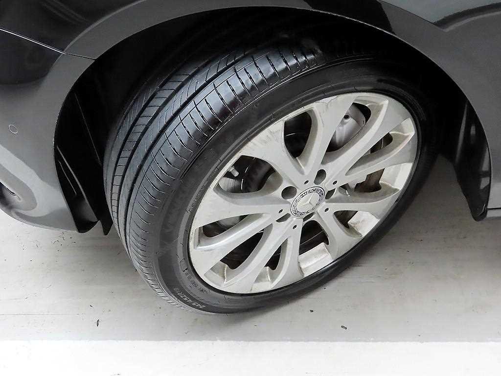 벤츠 E 클래스 E-클래스 W213 E300 아방가르드 이미지 19