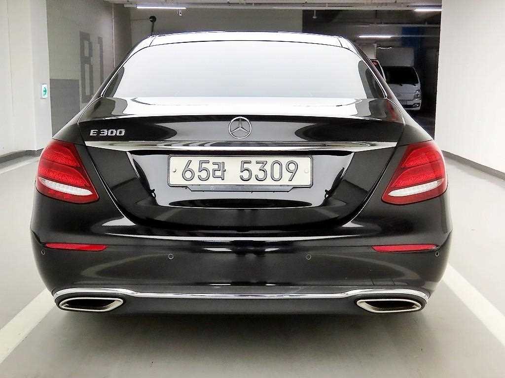 벤츠 E 클래스 E-클래스 W213 E300 아방가르드 이미지 3