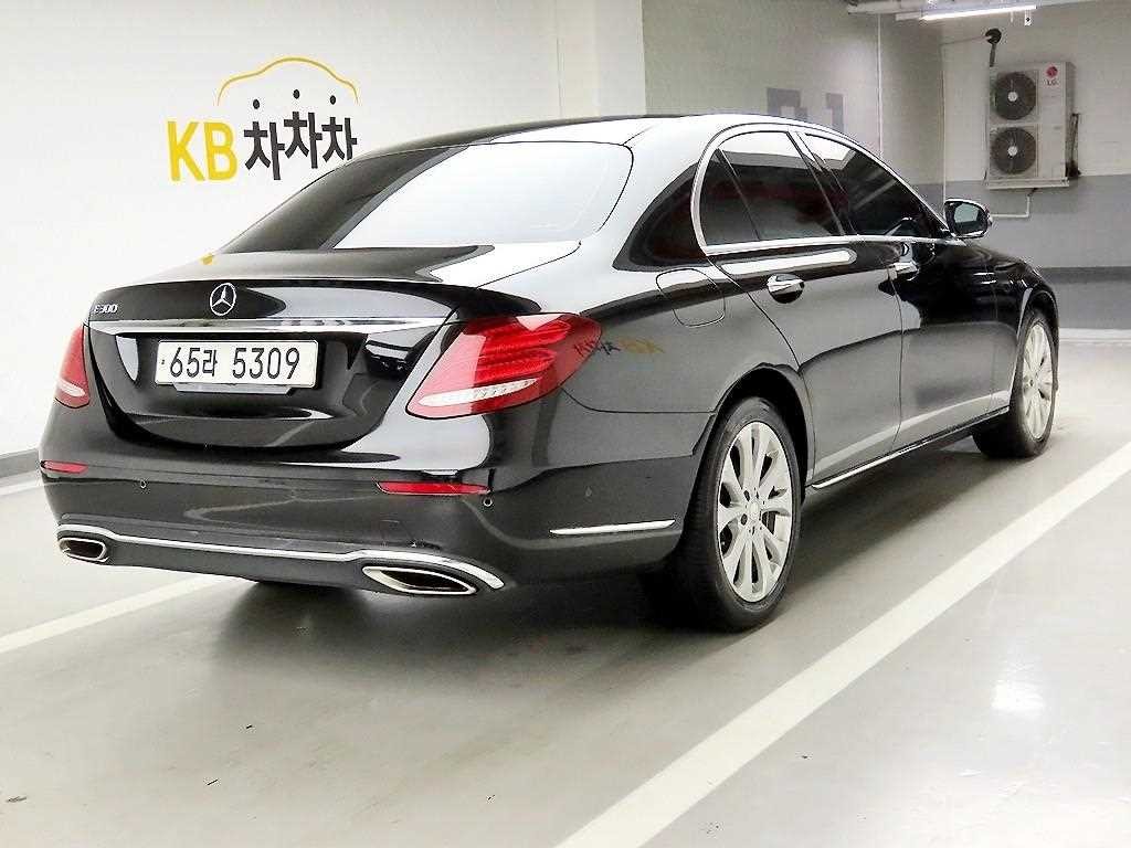 벤츠 E 클래스 E-클래스 W213 E300 아방가르드 이미지 4