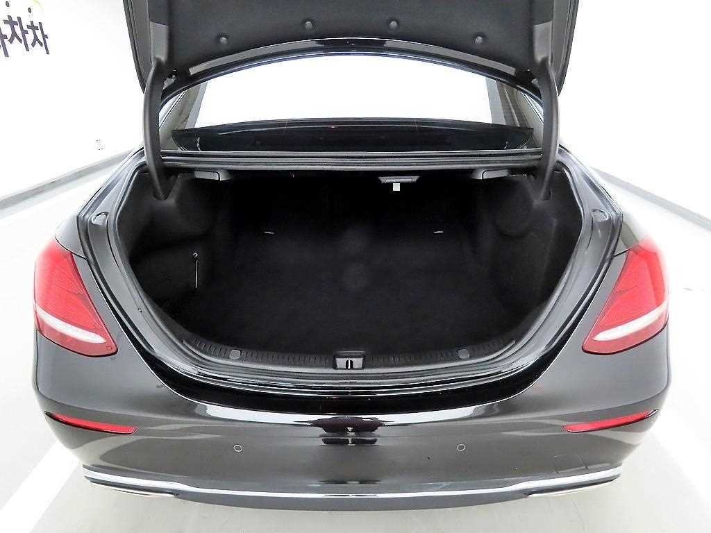 벤츠 E 클래스 E-클래스 W213 E300 아방가르드 이미지 5