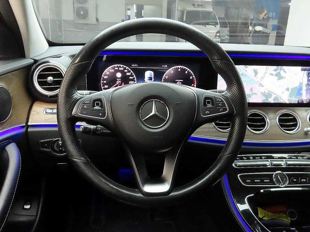 벤츠 E 클래스 E-클래스 W213 E300 아방가르드 이미지 7