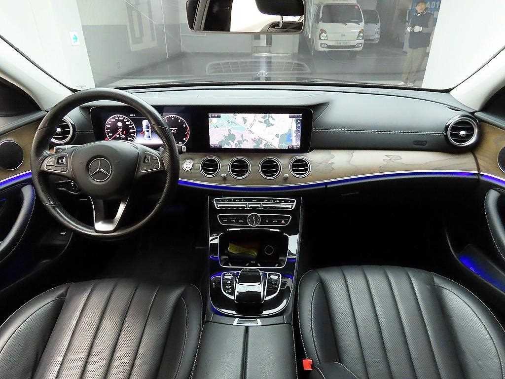 벤츠 E 클래스 E-클래스 W213 E300 아방가르드 이미지 8