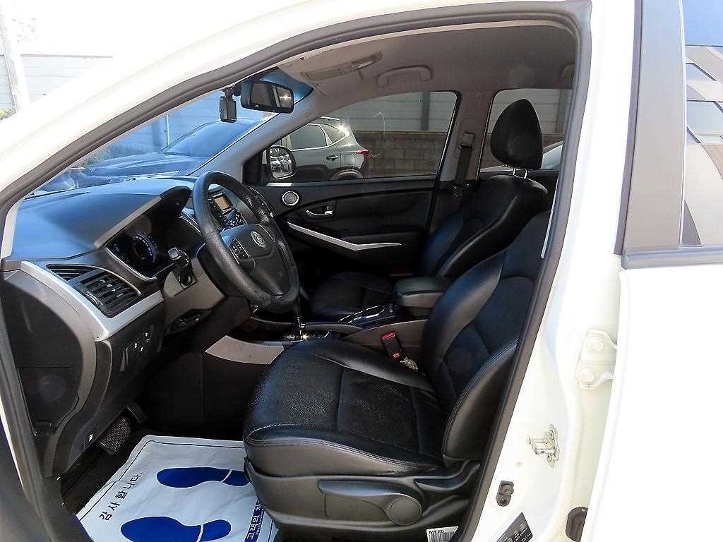 KG모빌리티(쌍용) 코란도 뉴코란도C 2WD 2.2 RX 최고급형 이미지 5