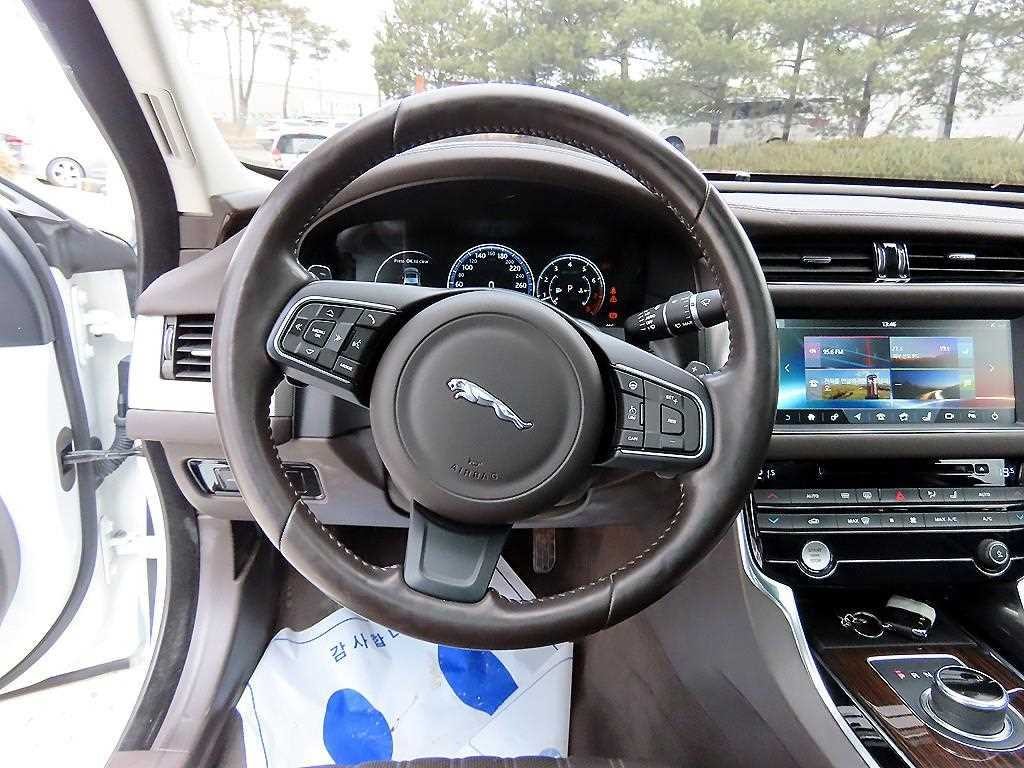 재규어 XF XF(X260) 2.5T 포트폴리오 이미지 8