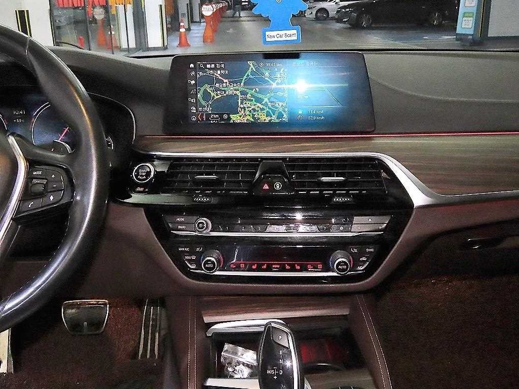 BMW 5시리즈 5시리즈 (G30) 530i xDrive M 스포츠 플러스 이미지 11