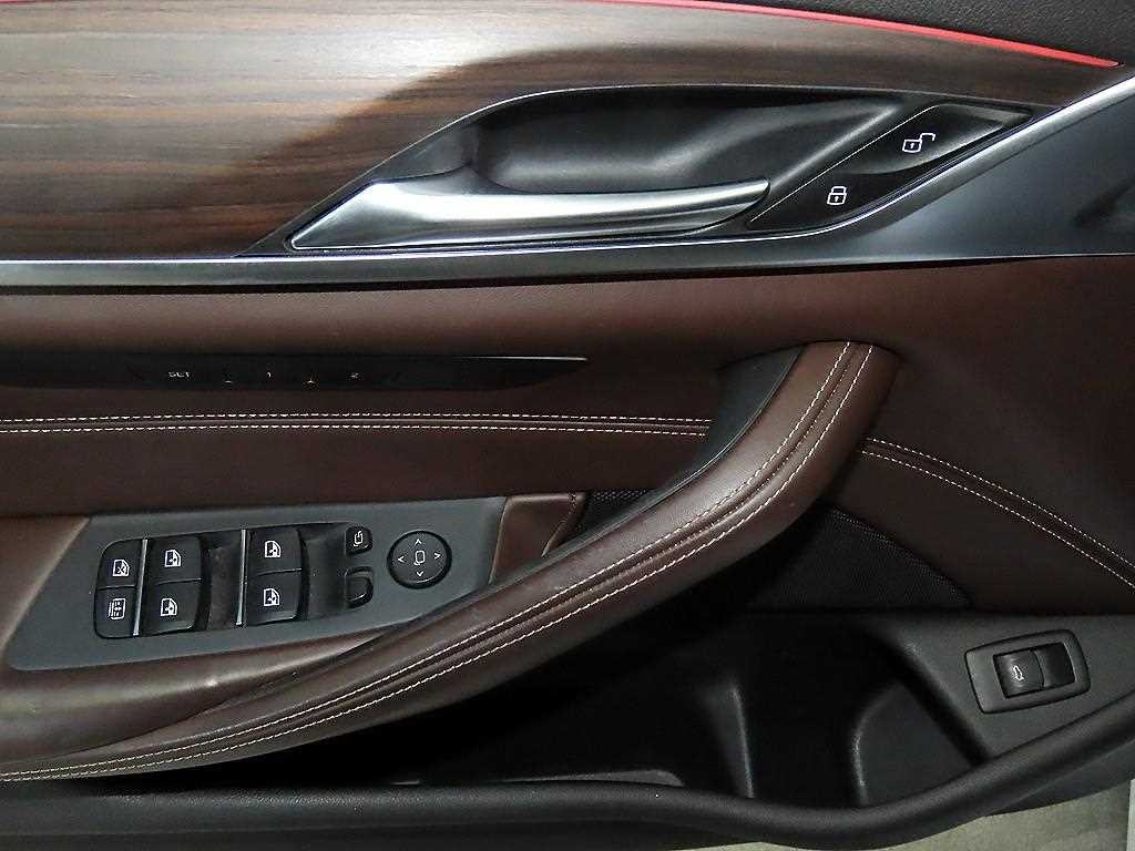 BMW 5시리즈 5시리즈 (G30) 530i xDrive M 스포츠 플러스 이미지 14