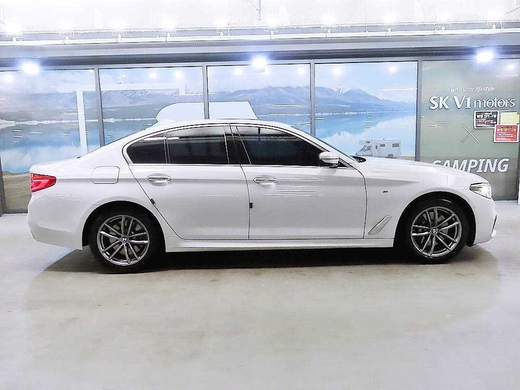 BMW 5시리즈 5시리즈 (G30) 530i xDrive M 스포츠 플러스 이미지 3
