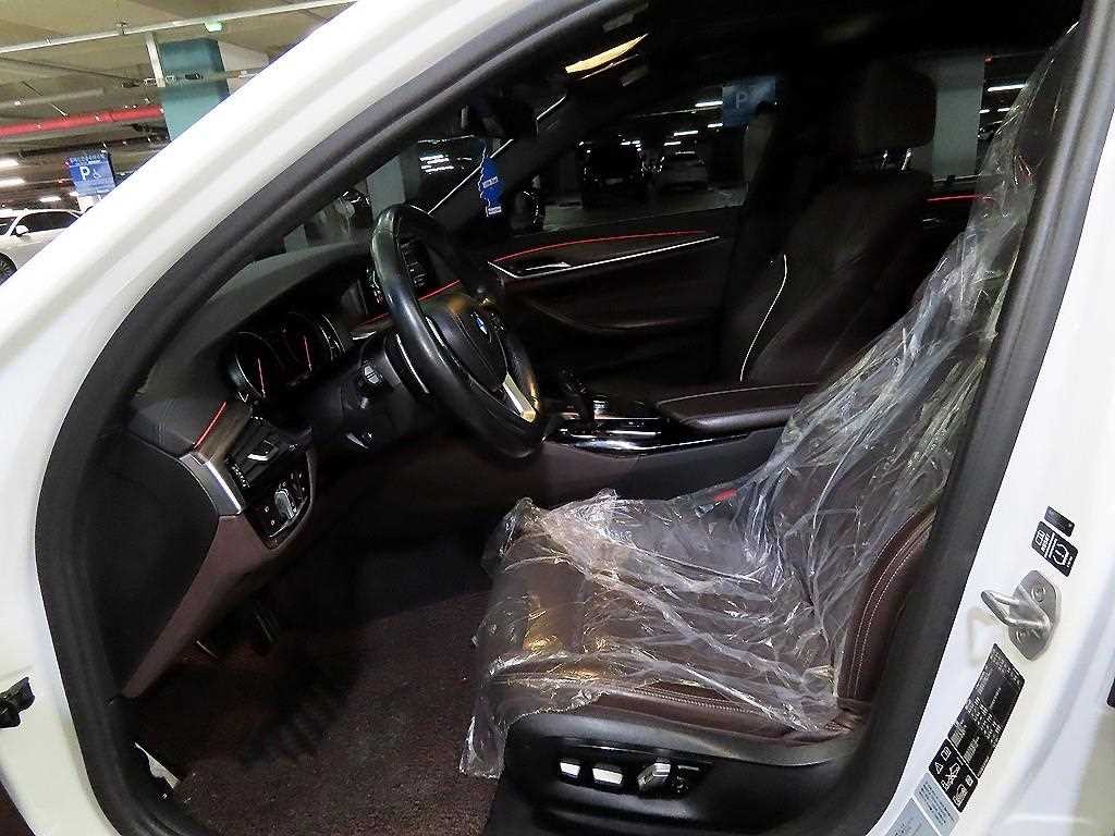 BMW 5시리즈 5시리즈 (G30) 530i xDrive M 스포츠 플러스 이미지 6