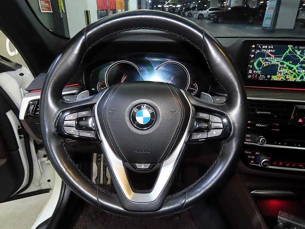 BMW 5시리즈 5시리즈 (G30) 530i xDrive M 스포츠 플러스 이미지 8