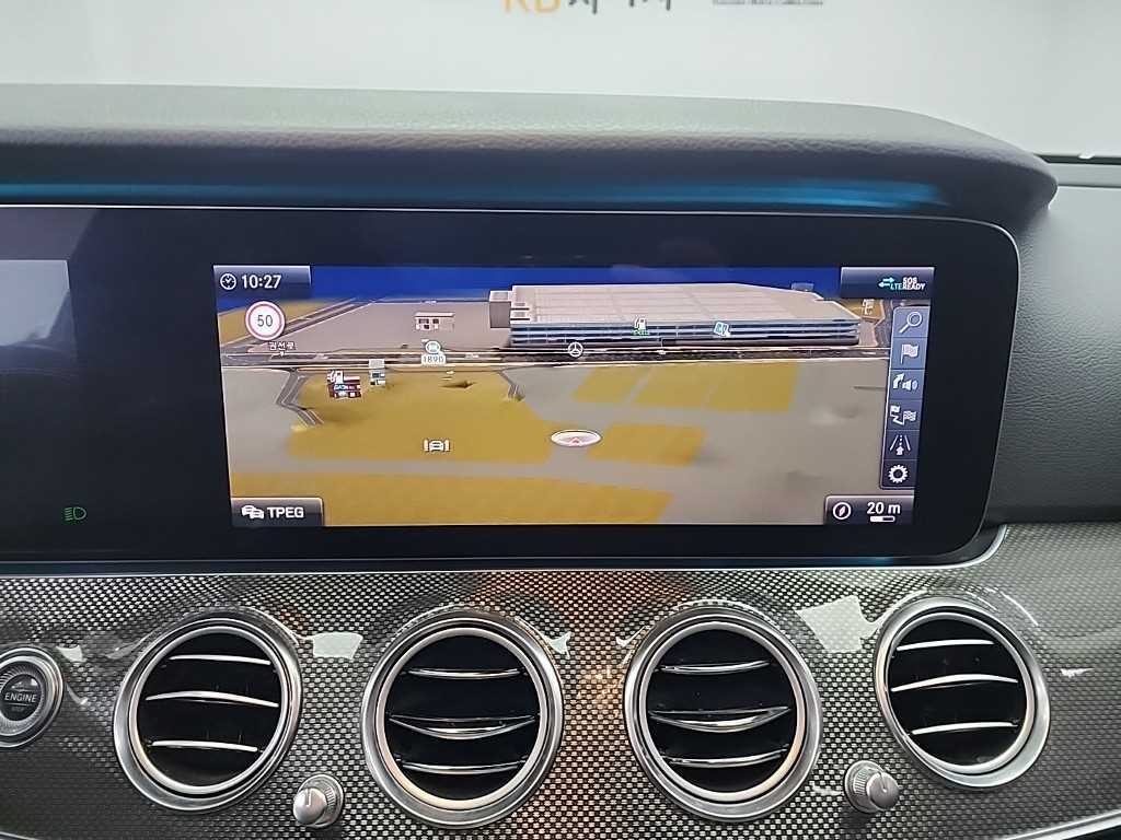벤츠 E 클래스 E-클래스 W213 E300 4MATIC AMG LINE 이미지 16