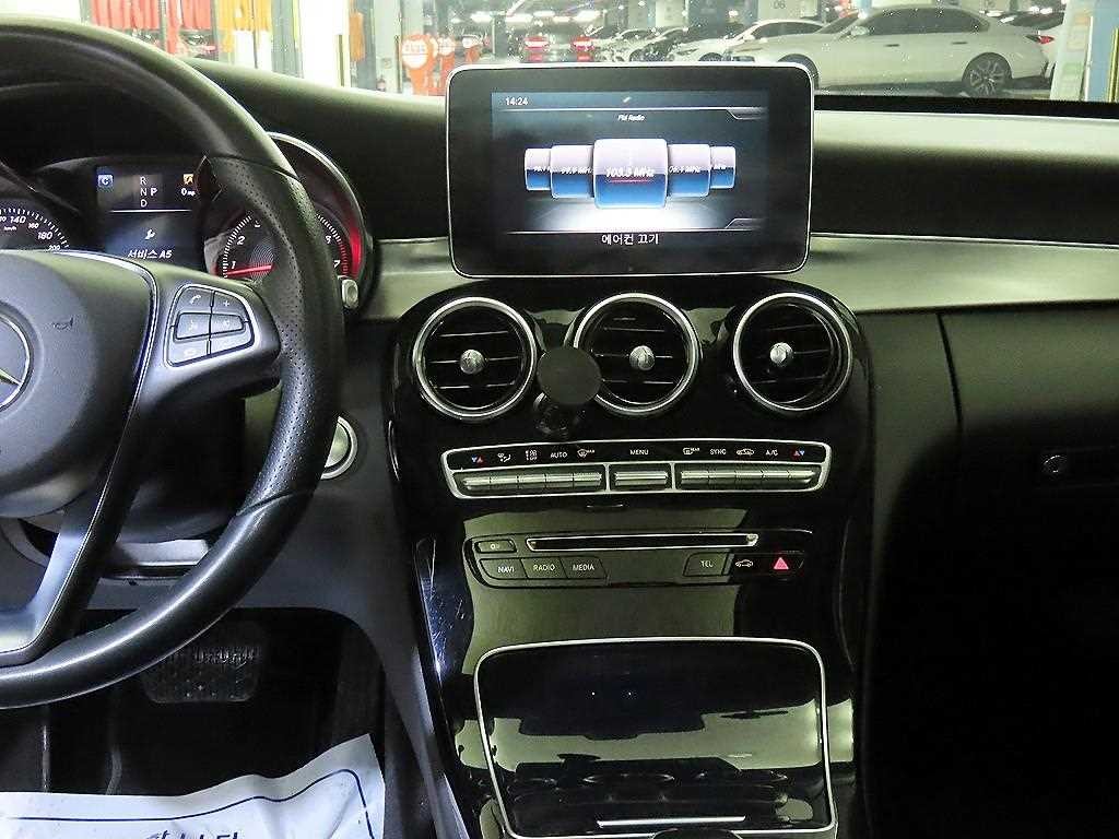 벤츠 C 클래스 C클래스 W205 C200 아방가르드 이미지 11