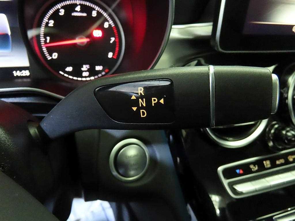 벤츠 C 클래스 C클래스 W205 C200 아방가르드 이미지 12